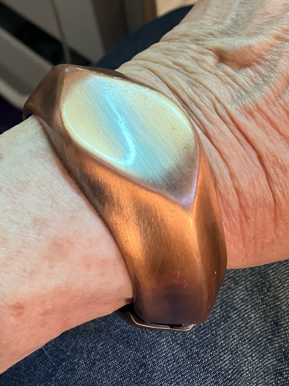 Vintage copper tone, hinged, clamper bangle bracelet
